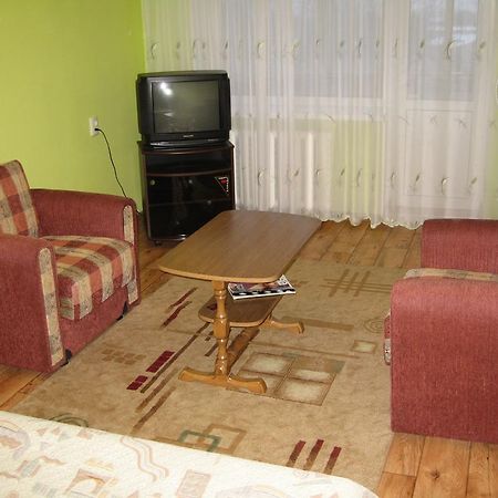 Apartment On Vasylya Chervoniya 67 รีฟเน ภายนอก รูปภาพ