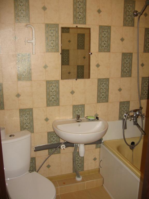 Apartment On Vasylya Chervoniya 67 รีฟเน ภายนอก รูปภาพ
