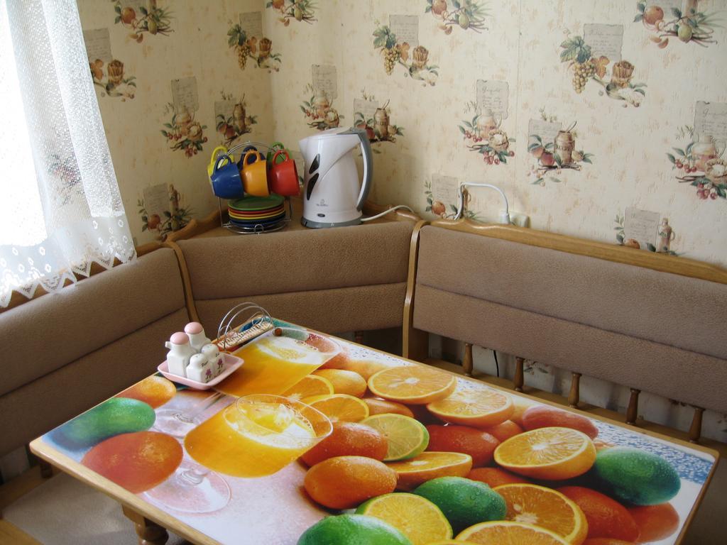 Apartment On Vasylya Chervoniya 67 รีฟเน ภายนอก รูปภาพ