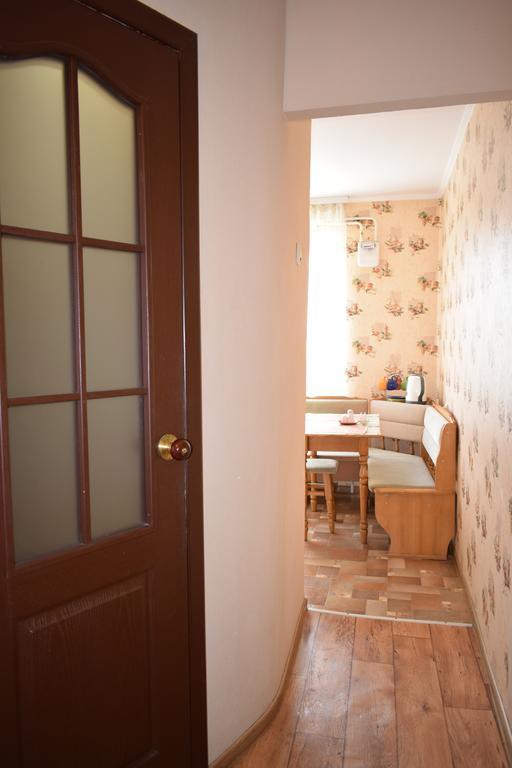 Apartment On Vasylya Chervoniya 67 รีฟเน ภายนอก รูปภาพ