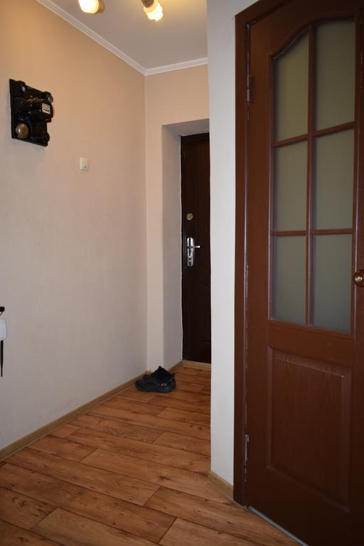 Apartment On Vasylya Chervoniya 67 รีฟเน ภายนอก รูปภาพ