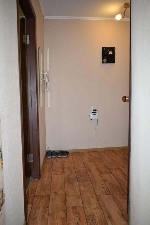 Apartment On Vasylya Chervoniya 67 รีฟเน ภายนอก รูปภาพ