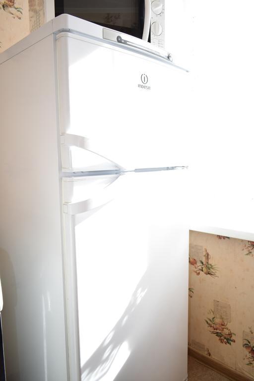 Apartment On Vasylya Chervoniya 67 รีฟเน ภายนอก รูปภาพ