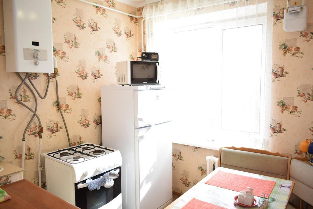Apartment On Vasylya Chervoniya 67 รีฟเน ภายนอก รูปภาพ